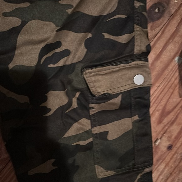 NWT Red Bottoms Camo Pants - Picture 5 of 6